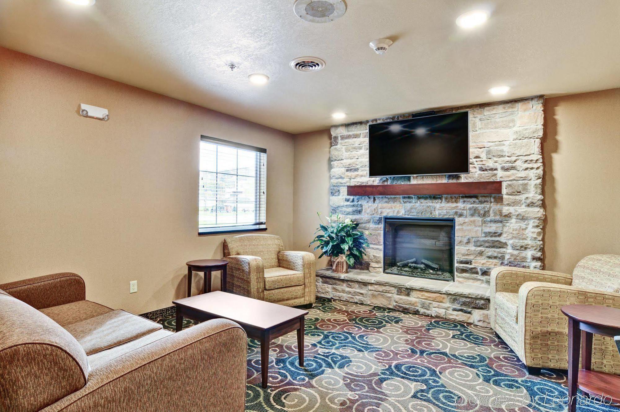 Cobblestone Inn & Suites - Ambridge Exterior photo