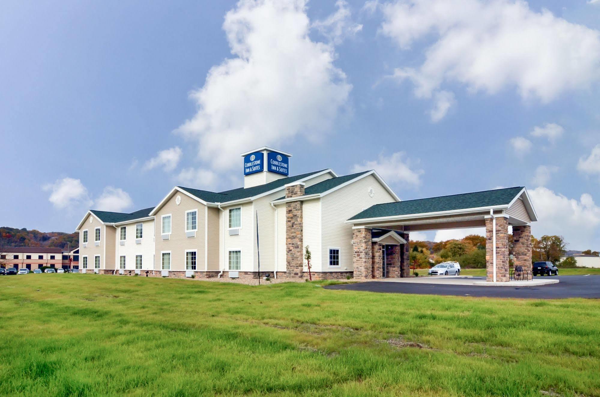 Cobblestone Inn & Suites - Ambridge Exterior photo