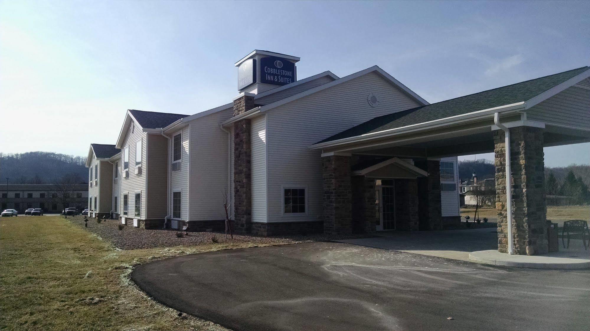 Cobblestone Inn & Suites - Ambridge Exterior photo
