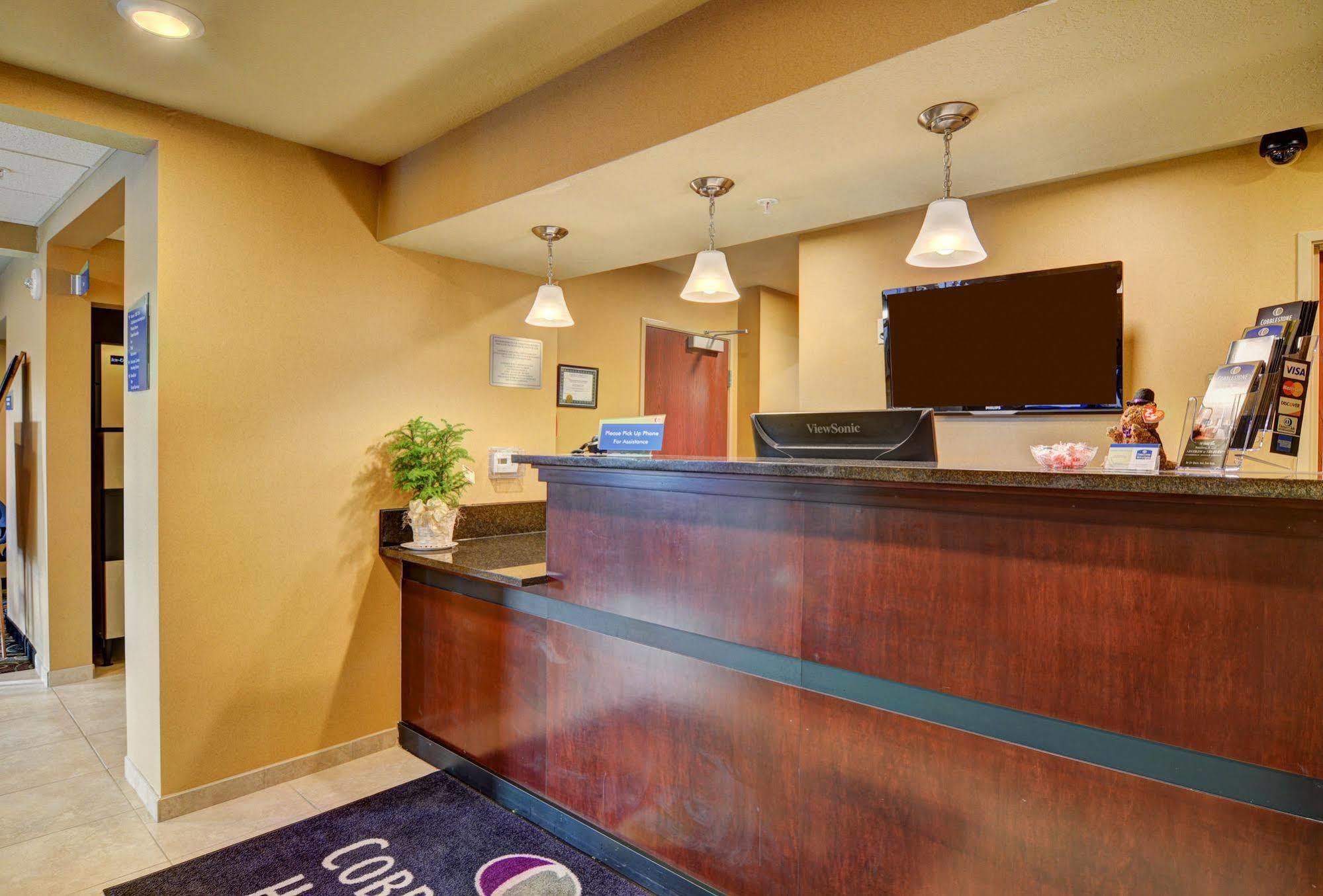 Cobblestone Inn & Suites - Ambridge Exterior photo